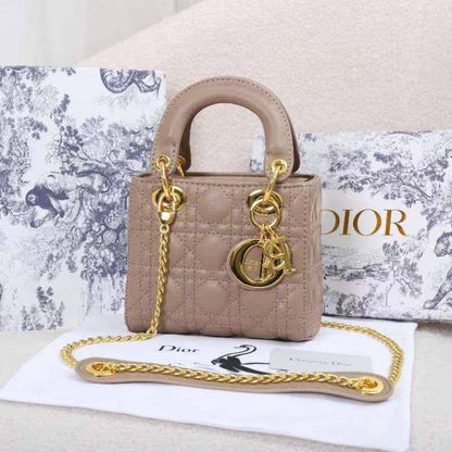 Dior
100 dhs🇦🇪

with box
🎁🎁🎁

size 17cm

Zain26
♥️♥️♥️