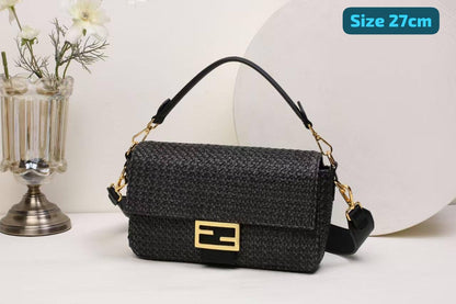 Fendi
Good quality 

with box
🎁🎁🎁
95 dhs🇦🇪

Zain186
♥️♥️♥️