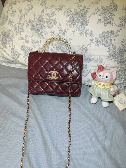 Chanel

90 dhs🇦🇪

Good quality

with box
🎁🎁🎁

Zain35
♥️♥️♥️