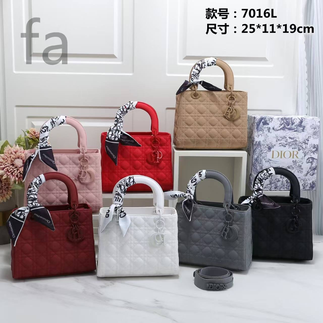 Dior
105 dhs🇦🇪

with box
🎁🎁🎁

size 25cm

Zain26
♥️♥️♥️