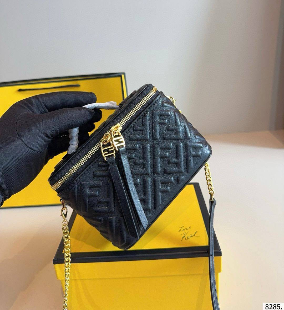 FENDI 

good quality

WITH BOX 
🎁🎁🎁

90 dhs🇦🇪

Zain39
♥️♥️♥️