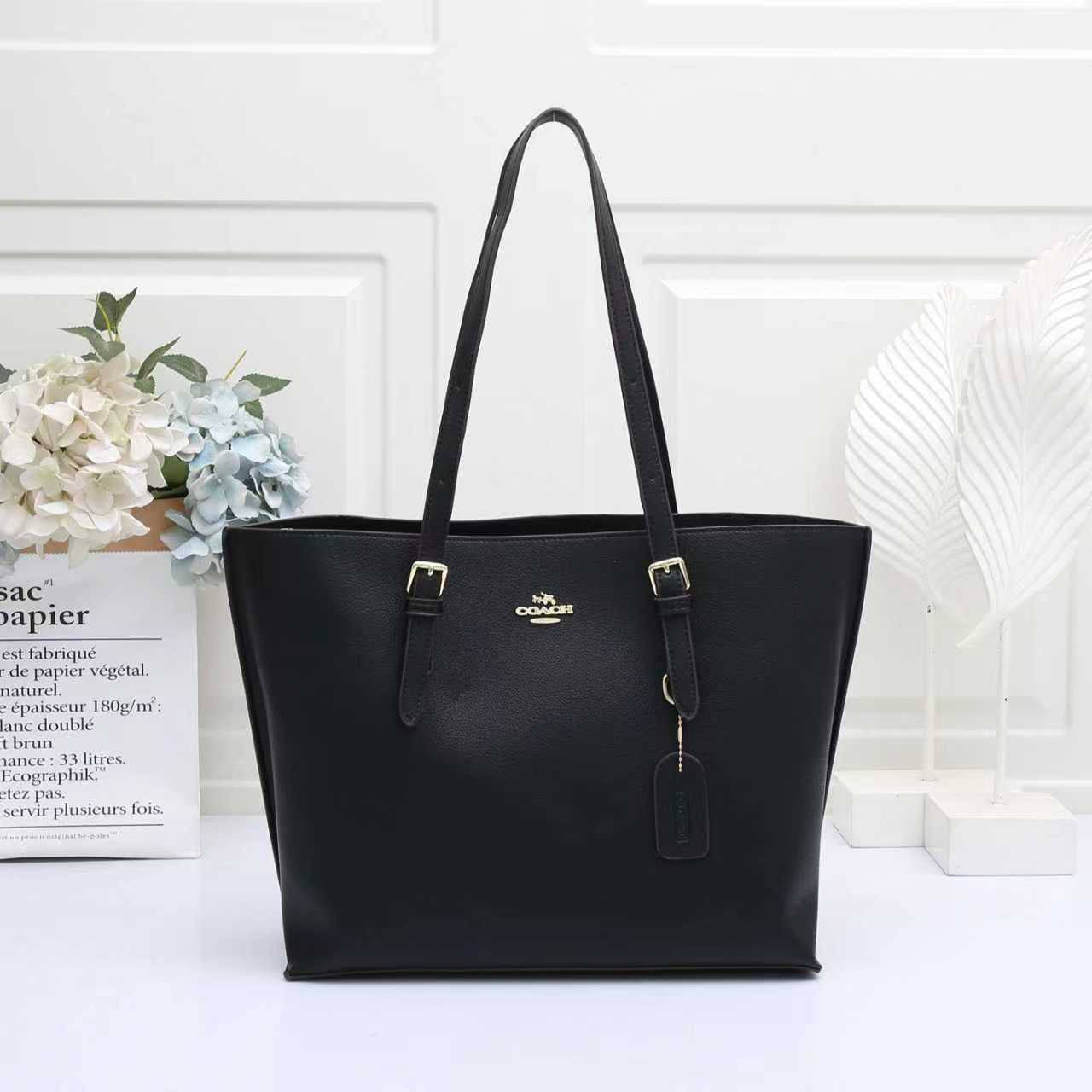 Coach
8 colors
Size:34×28×13                              
105 dhs🪙

Zain114
♥️♥️♥️