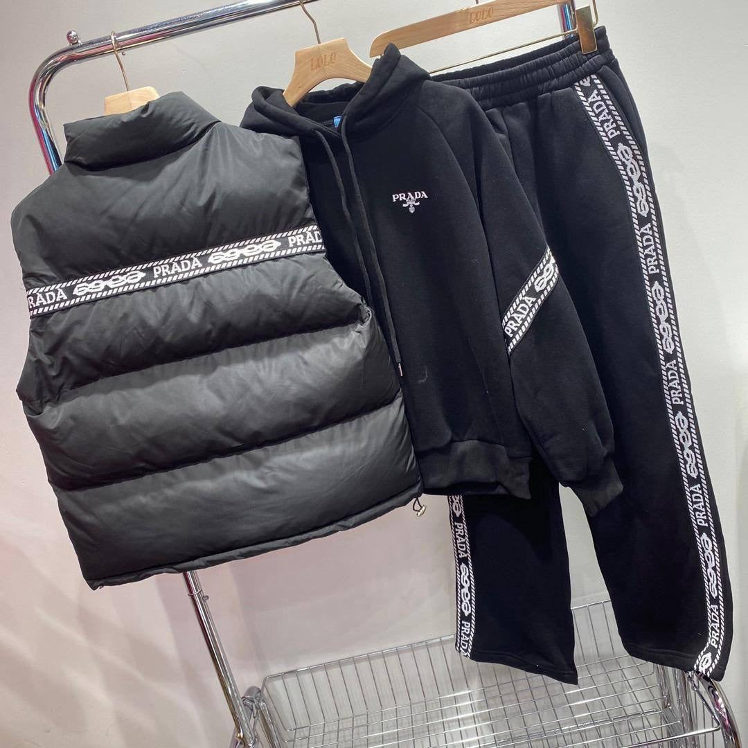 *New collections      
380 dhs🪙
*good  quality  💕💝🛍️
*Sizes:S M L * 
*AVAILABLE NOW* full set

Zain231
♥️♥️♥️