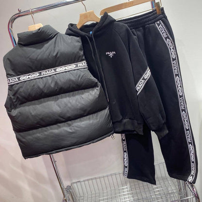 *New collections      
380 dhs🪙
*good  quality  💕💝🛍️
*Sizes:S M L * 
*AVAILABLE NOW* full set

Zain231
♥️♥️♥️