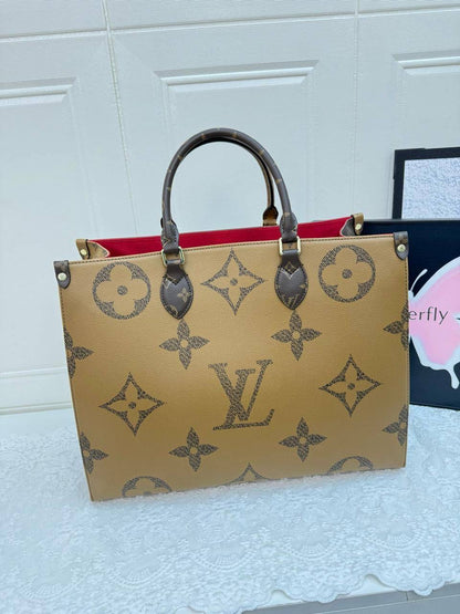 LV
41*30*15cm
110 dhs🇦🇪

Zain17
♥️♥️♥️