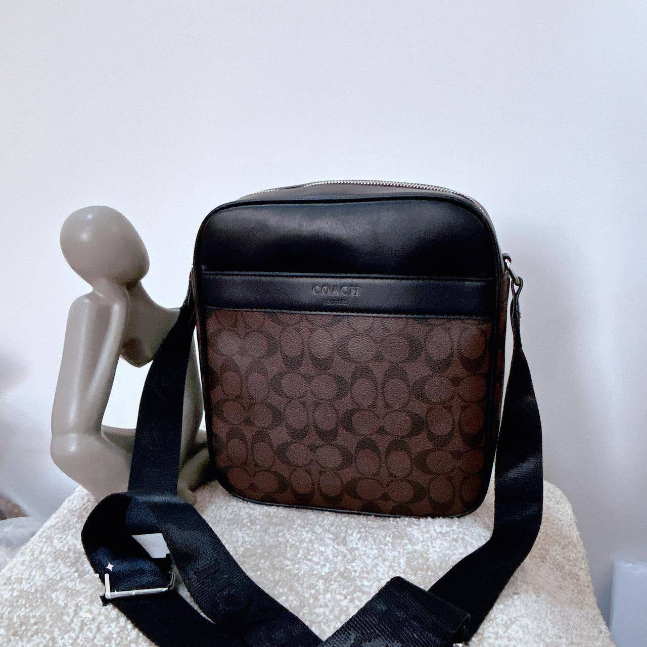Coach
26 cm
70 dhs🇦🇪

Zain17
♥️♥️♥️