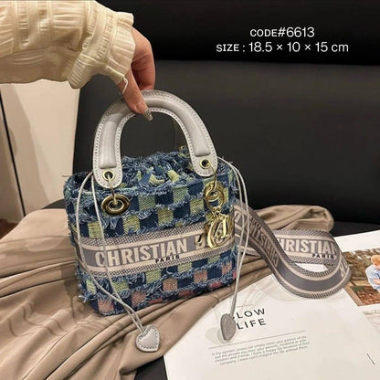 CHRISTIAN LADY DIOR
ᴅᴇɴɪᴍ ᴊᴇᴀɴ's ᴄʀᴏssʙᴀɢ
sɪᴢᴇ :18.5 cm

75 dhs🪙💕

Zain31
♥️♥️♥️