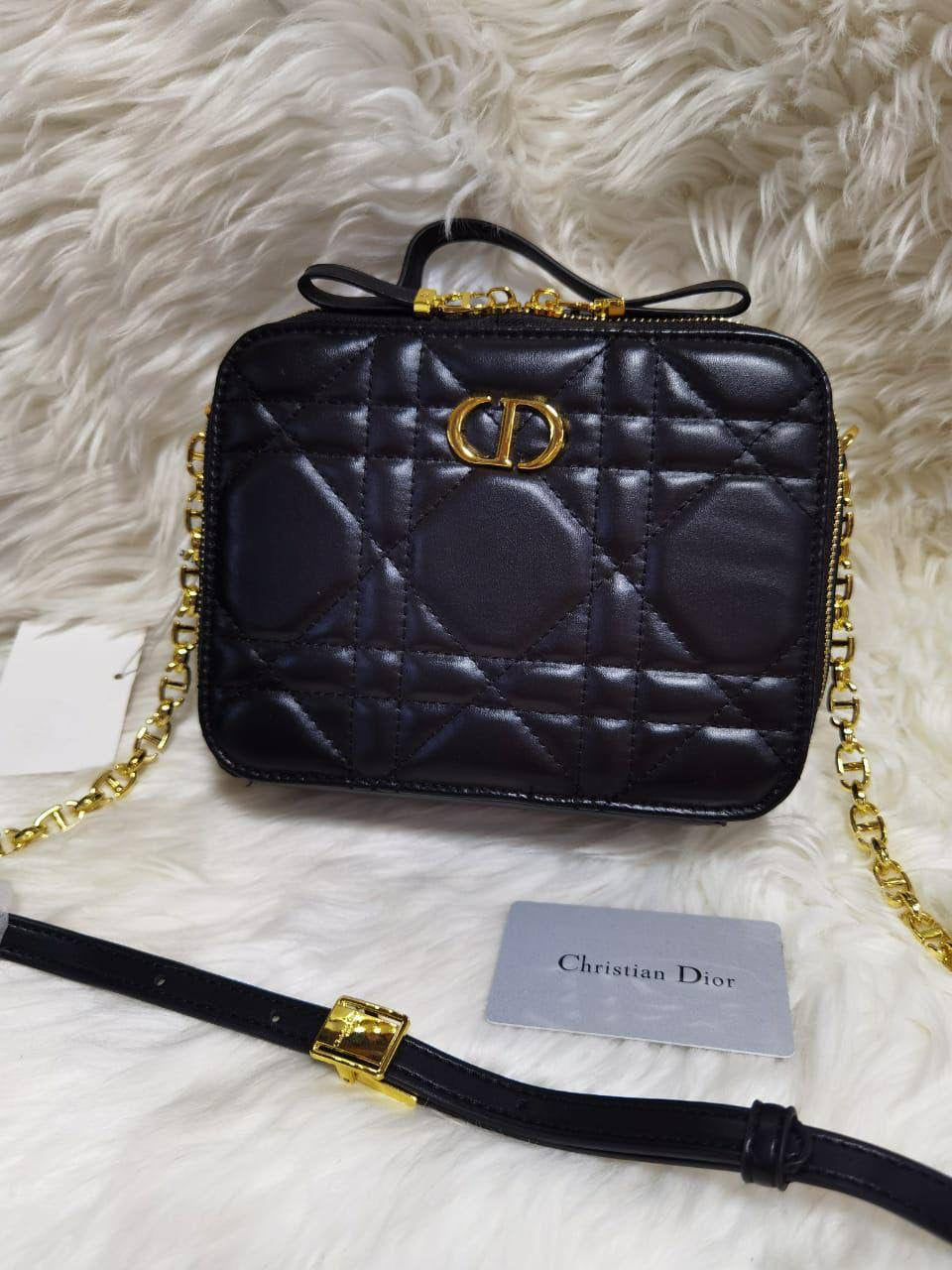 🎉 Big Offer 🎊 Dior Caro 
Size : 20 * 16 cm
55 dhs🇦🇪

Zain115
♥️♥️♥️