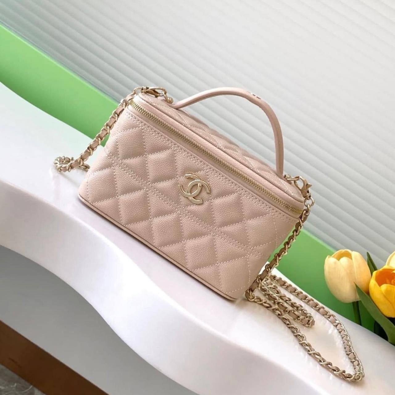 CHANEL 
NEW CAME GOOD QUALITY 
WITH BOX
100 dhs🇦🇪
SIZE: 16.5cm

Zain39
♥️♥️♥️