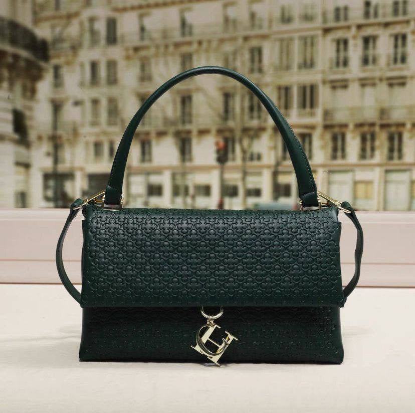 CH CH
95 dhs🇦🇪

size：24cm

Good quality 

with box
🎁🎁🎁

Zain35
♥️♥️♥️