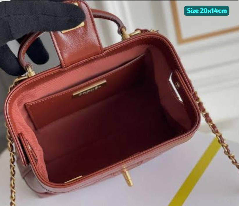 Chanel
Best quality 
with box’s 
🎁🎁🎁

120 dhs🇦🇪
size 20 cm

Zain158
♥️♥️♥️