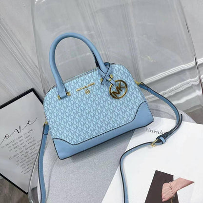 MK
95 dhs🪙💕
size 26cm

Zain26
♥️♥️♥️