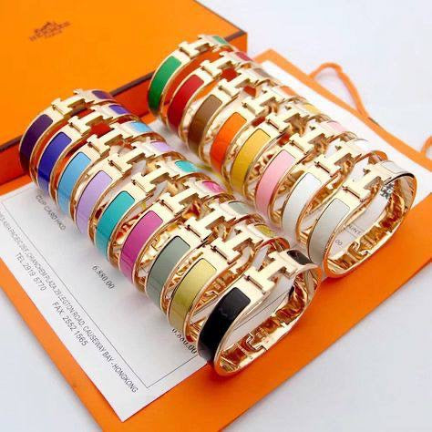 Hermes 
Bangle 💥
Master quality 💯
Size 17,19 available 💁

With normal boxes 📦 
45 dhs🇦🇪

With master box 🗃️ 
55 dhs🇦🇪

Zain216
♥️♥️♥️