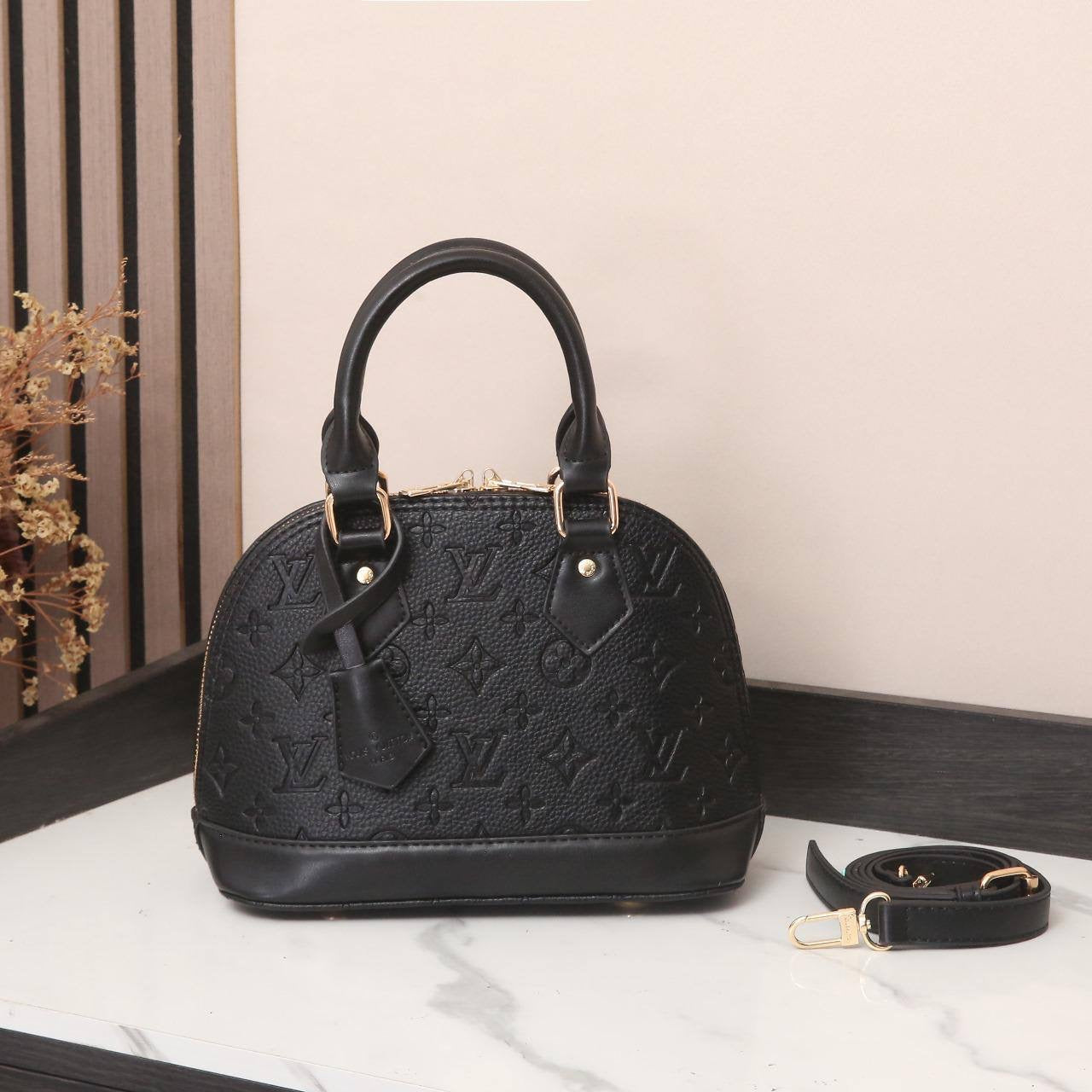 LV
Best quality 
with box’s 
🎁🎁🎁

115 dhs🪙💕
size 25cm
size 23cm

Zain158
♥️♥️♥️