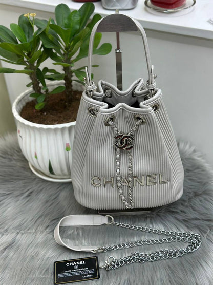 CHANEL  
SIZE  ……… 23 CM 

95 dhs🇦🇪

Zain244
♥️♥️♥️