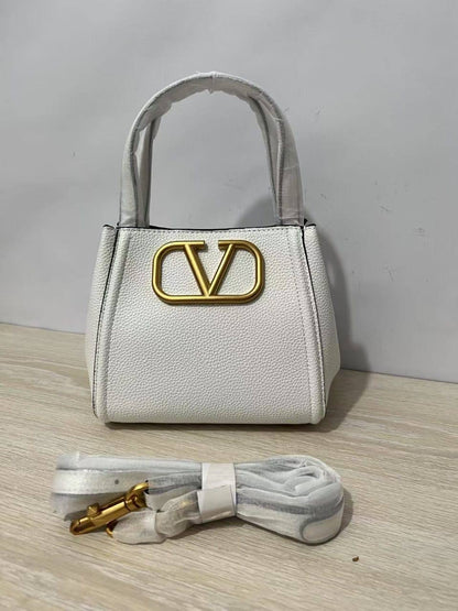 Valentino
90 dhs🪙💕
High quality
21Cm

Zain26
♥️♥️♥️