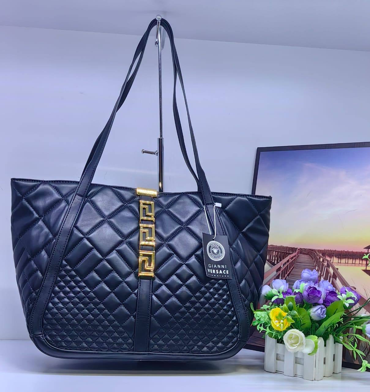 Versace 
90 dhs🇦🇪

Zain173
♥️♥️♥️