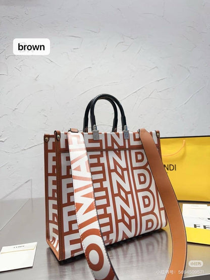 🎊 Big Offer 🎉  Chanel / Fendi / LV
Good quality

Size : 30 ~ 22 cm

50 dhs🇦🇪

Zain115
♥️♥️♥️
