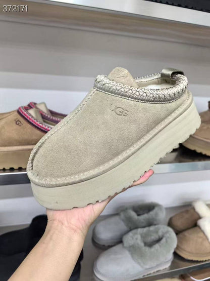 Ugg 
Size 36-42
110 dhs🇦🇪

Zain132
♥️♥️♥️