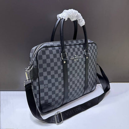 LV
LAPTOP BAG 

GOOD QUALITY 
OFFER 

85 dhs🇦🇪

Zain39
♥️♥️♥️