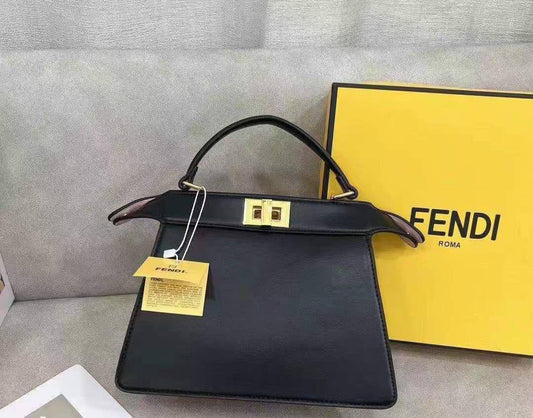 Fendi 
Good Quality 

With Box 
🎁🎁🎁

110 dhs🇦🇪

Zain250
♥️♥️♥️
