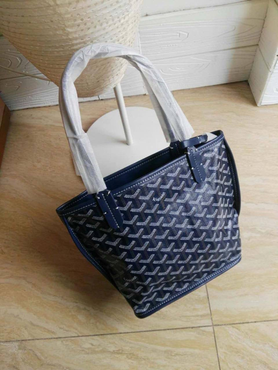 Goyard 
good quality
size 30* 20 cm 
80 dhs🇦🇪

Zain12
♥️♥️♥️