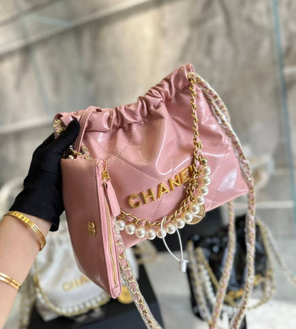 CHANEL 

NEW CAME GOOD QUALITY 
WITH BOX 
🎁🎁🎁

105 dhs🇦🇪

Zain39
♥️♥️♥️