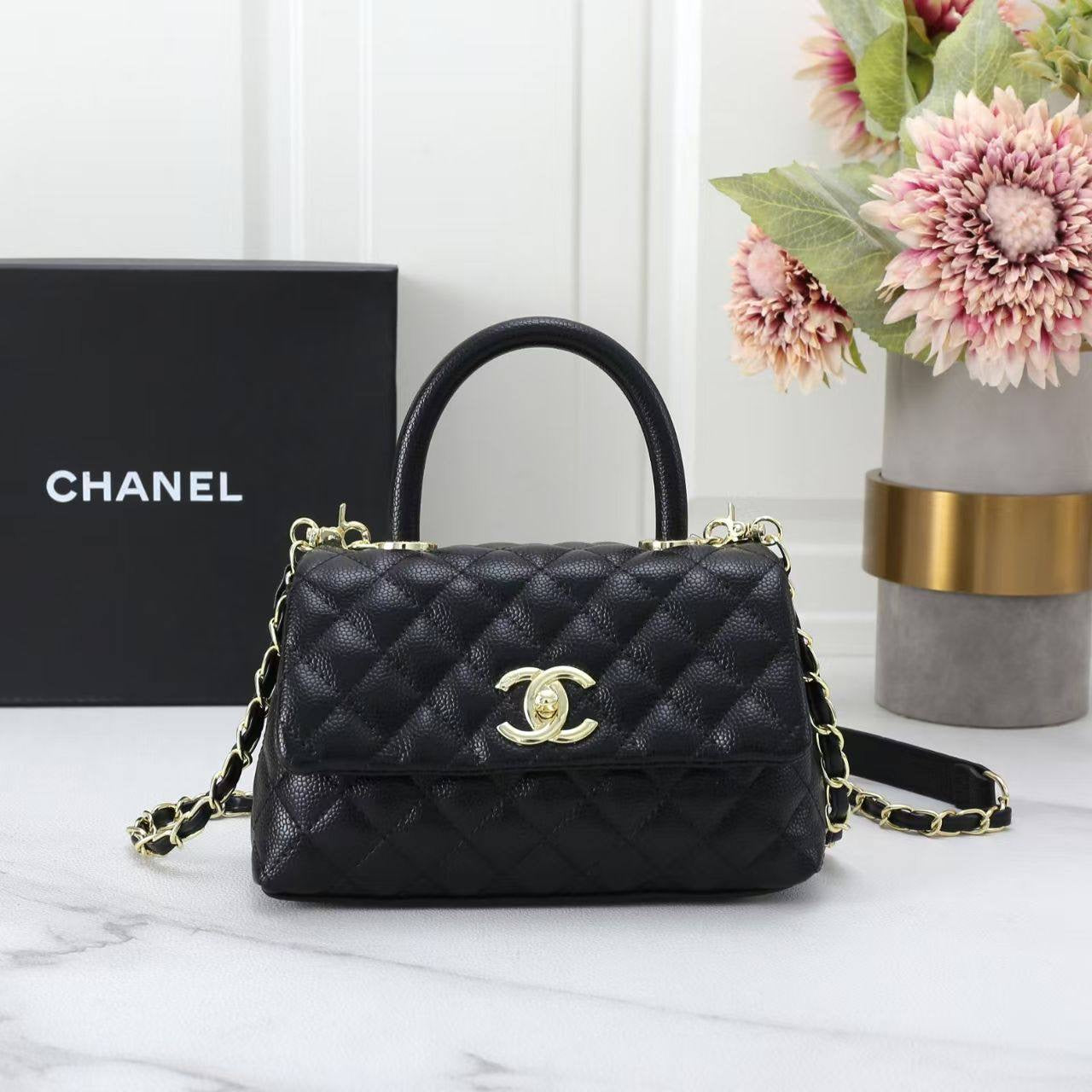 CHANEL ᴄᴏᴄᴏ
ᴛᴏᴘ ʜᴀɴᴅʟᴇ ʙᴀɢ
ᴄᴀᴠɪᴀʀ ʟᴇᴀᴛʜᴇʀ ᴍᴀᴛᴇʀɪᴀʟ
ɢᴏʟᴅ ᴄʜᴀɪɴ ʟᴇᴀᴛʜᴇʀ sᴛʀᴀᴘ
sɪᴢᴇ: 25 cm

ᴡɪᴛʜ BOX
🎁🎁🎁

95 dhs🇦🇪

Zain31
♥️♥️♥️