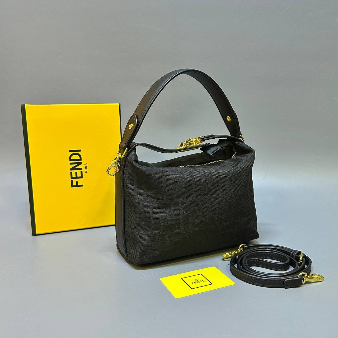 FENDI

 NEW CAME GOOD QUALITY 
WITH BOX 
🎁🎁🎁

90 dhs🇦🇪

Zain39
♥️♥️♥️
