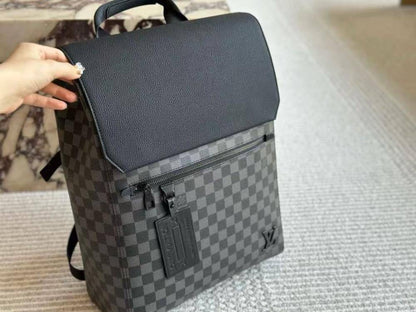 LV BACKPACK 
GOOD QUALITY 💯
130 dhs🇦🇪

Zain28
♥️♥️♥️