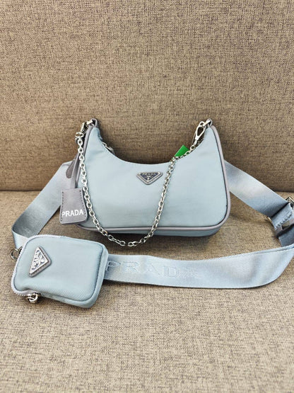 Prada
80 dhs🇦🇪

with box
🎁🎁🎁

Zain26
♥️♥️♥️