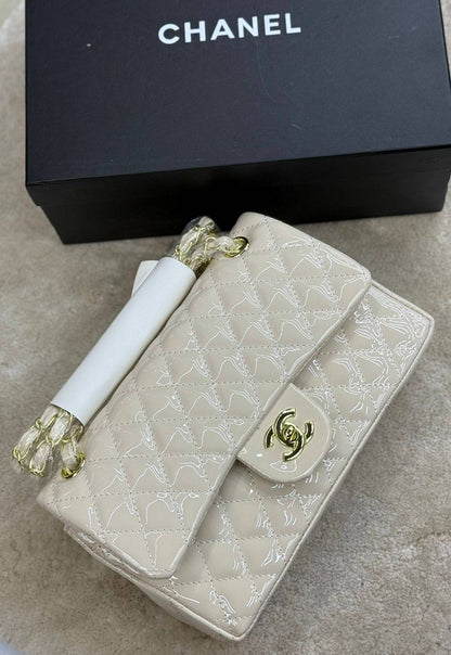 CHANEL CLASSIC GLOSSY 
VERY GOOD QUALITY 

110 dhs🇦🇪

WITH BOX 
🎁🎁🎁

Zain28
♥️♥️♥️