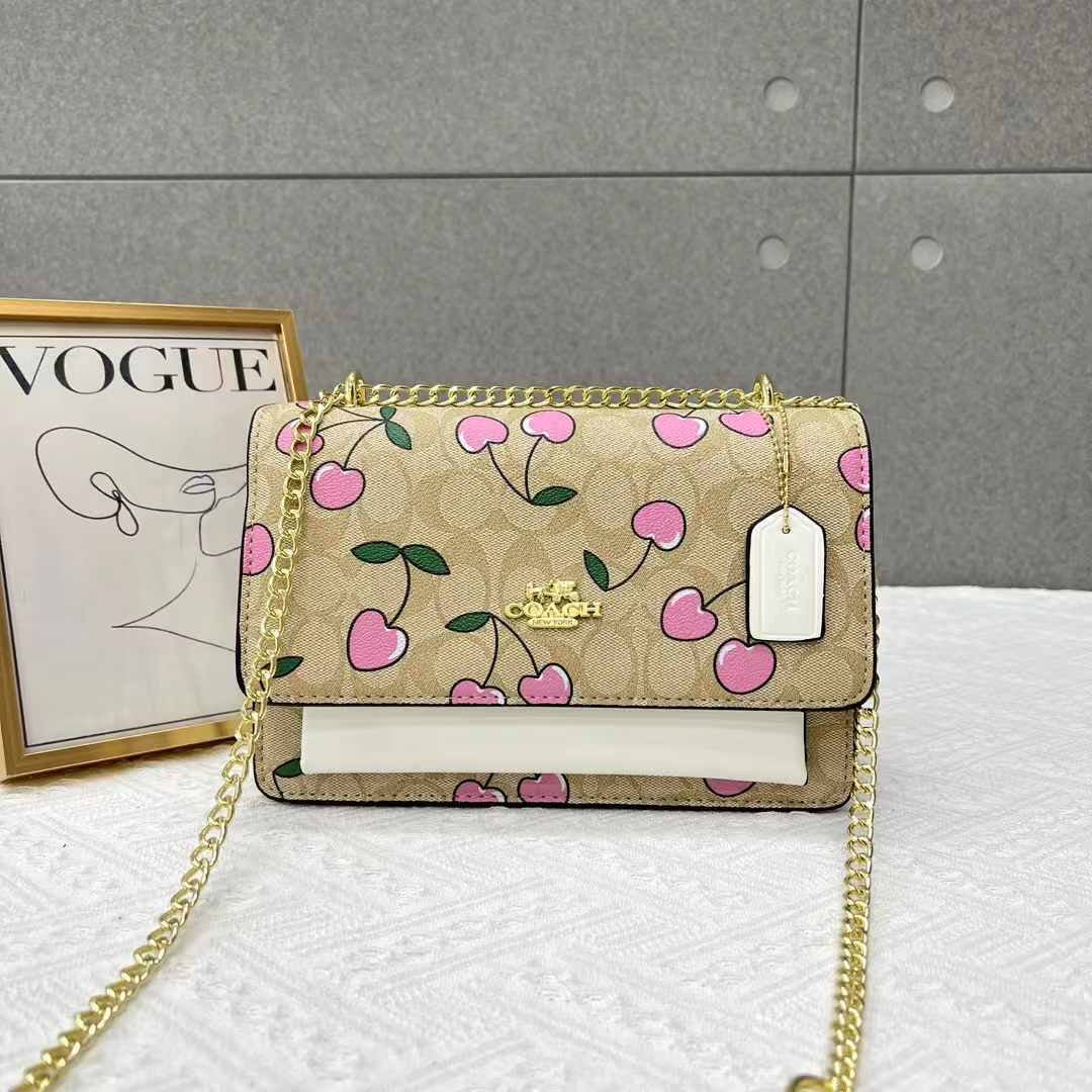 Coach 
65 dhs🇦🇪

Zain137
♥️♥️♥️