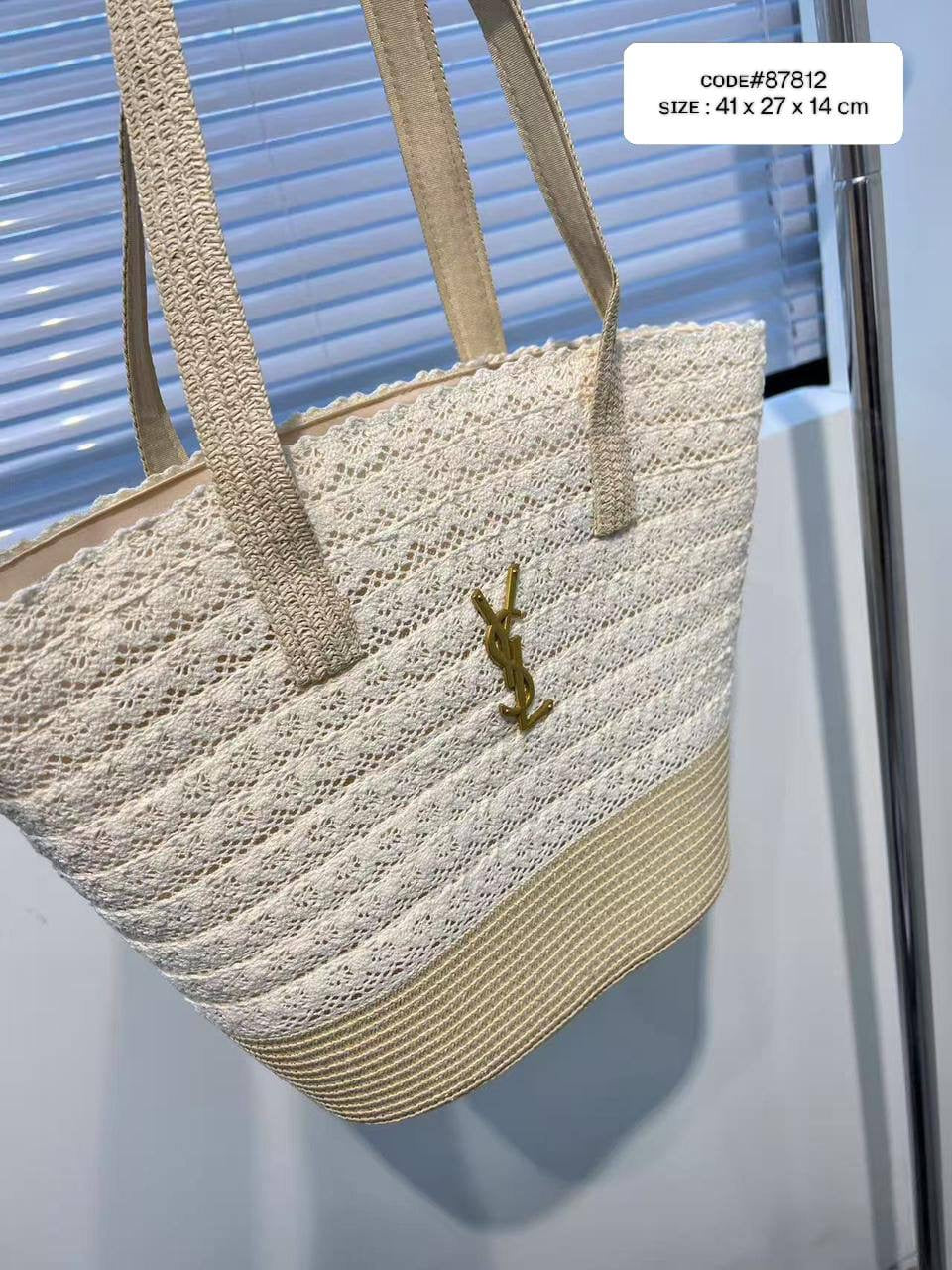 YSL - YVES SAINT LAURENT
BEACH  SHOULDER BAG
sɪᴢᴇ : 41 cm

55 dhs🪙

Zain31
♥️♥️♥️