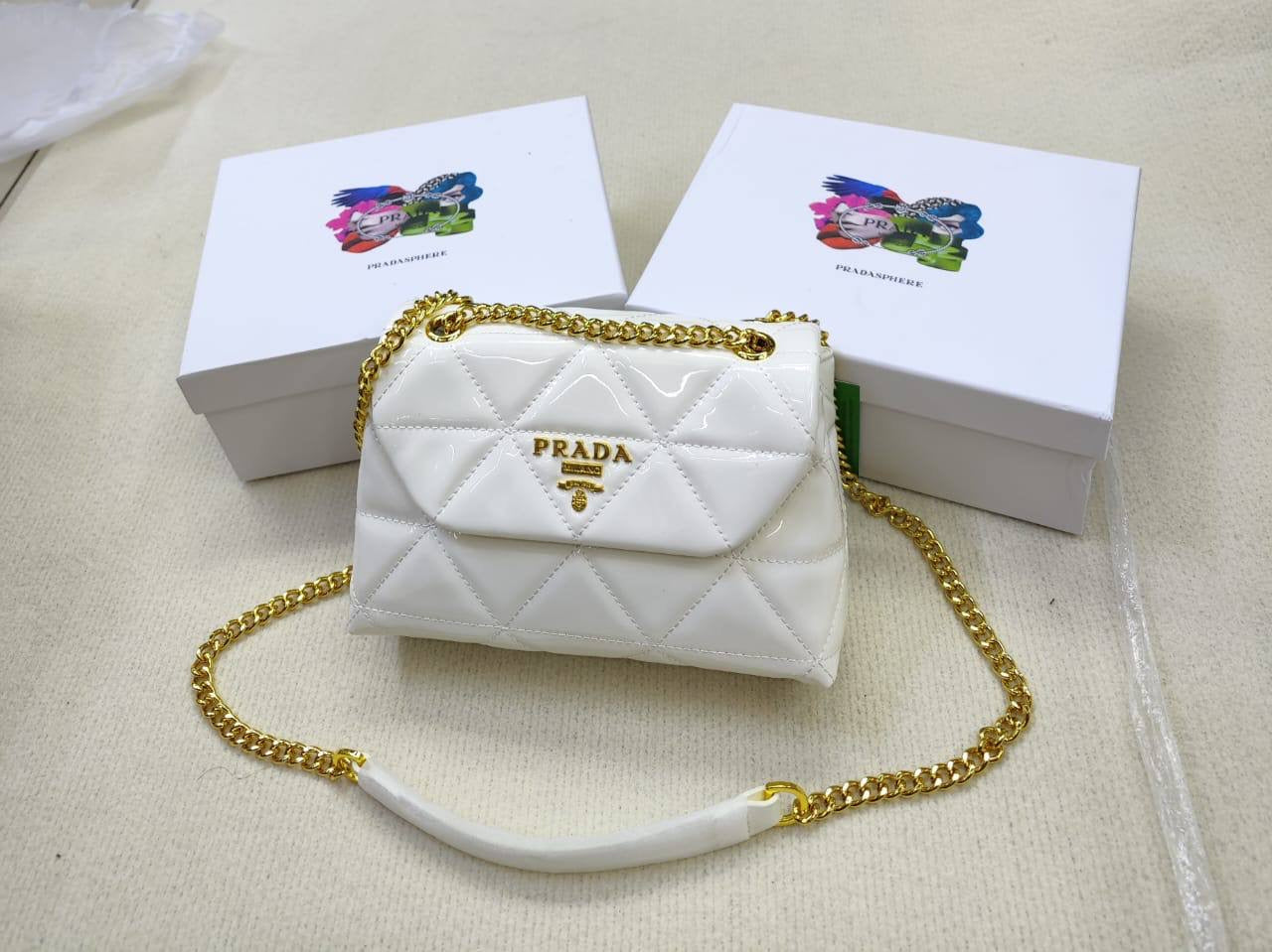 Prada

90 dhs🇦🇪

with box
🎁🎁🎁

size 24cm

Zain26
♥️♥️♥️