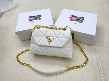 Prada

90 dhs🇦🇪

with box
🎁🎁🎁

size 24cm

Zain26
♥️♥️♥️