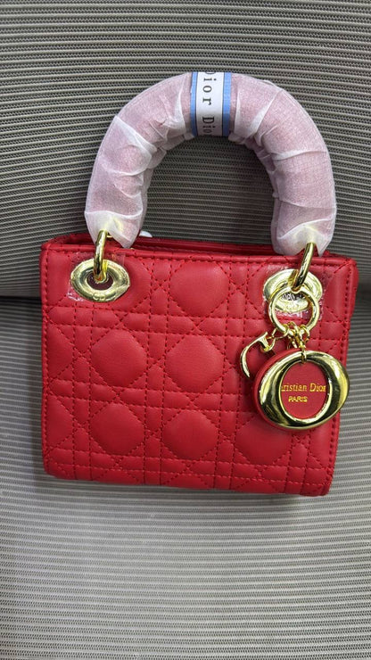 Dior

18cm

95 dhs🪙💕

with box
🎁🎁🎁

Zain16
♥️♥️♥️