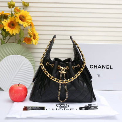 Chanel

With box 
🎁🎁🎁

110 dhs🪙💕

Zain93
♥️♥️♥️
