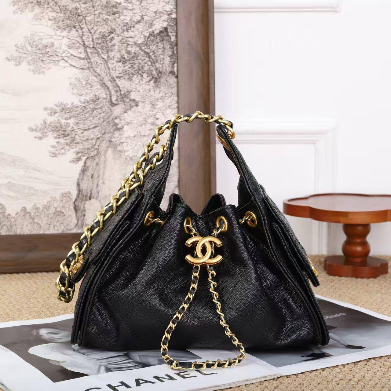 Chanel

Size 23cm

110 dhs🇦🇪 

with box 🎁

Zain175
♥️♥️♥️