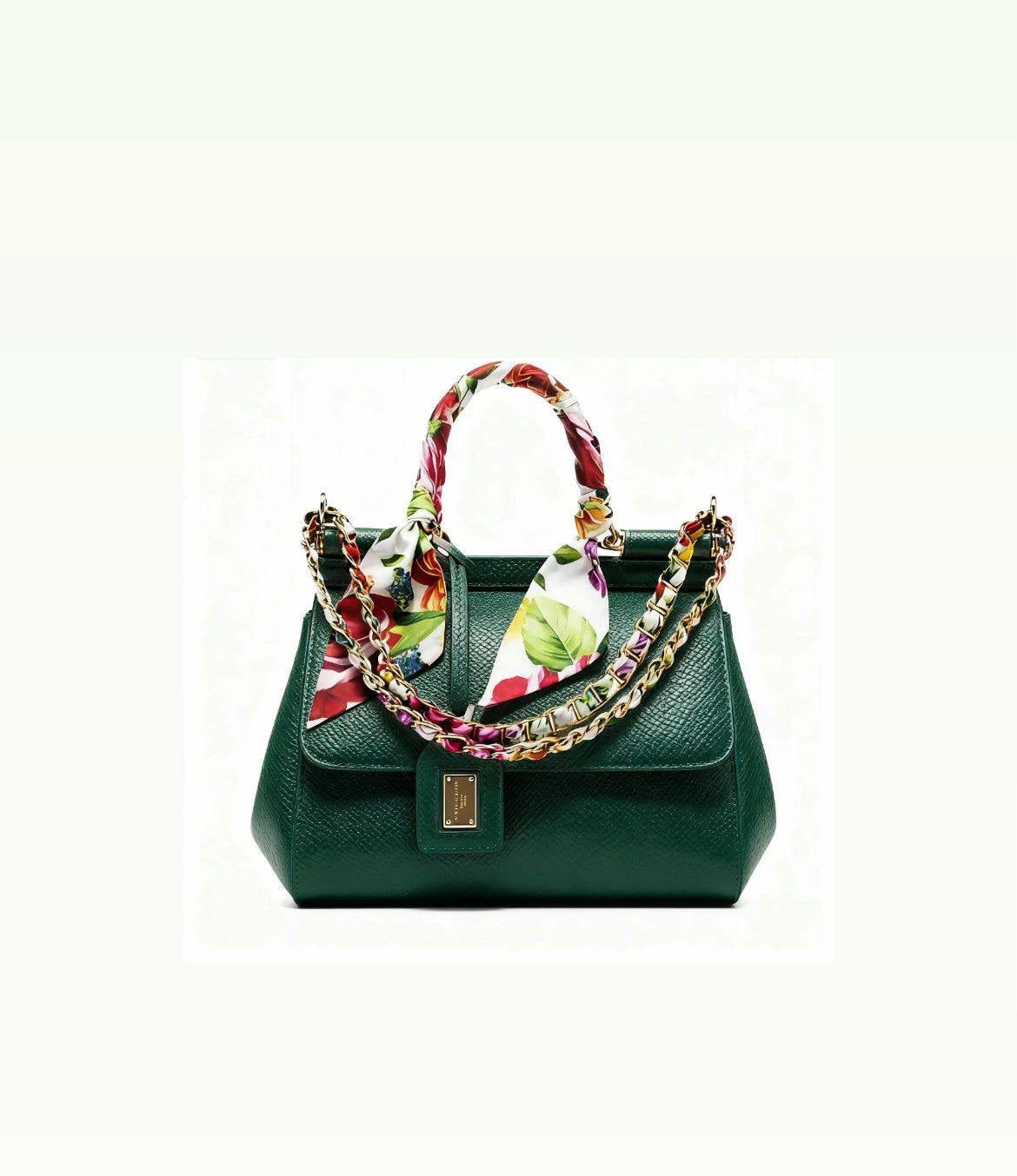 D&G 
110 dhs🇦🇪
with box
🎁🎁🎁

size 25cm

Zain26
♥️♥️♥️