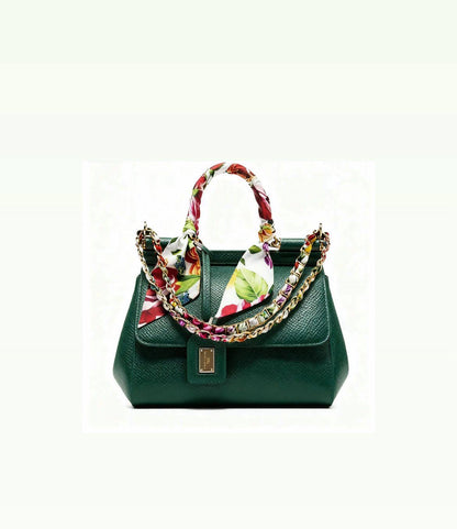 D&G 
110 dhs🇦🇪
with box
🎁🎁🎁

size 25cm

Zain26
♥️♥️♥️