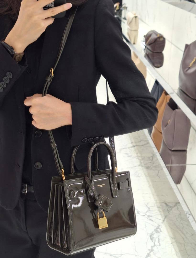 YSL

105 dhs🇦🇪

size：26cm

Good quality

Zain35
♥️♥️♥️