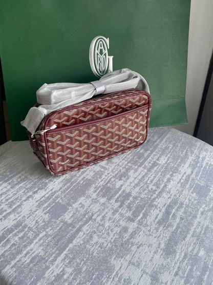 GOYARD                                                                   *Messenger bag*                                                                                 *Master quality*       
350 dhs🇦🇪

Zain179
♥️♥️♥️