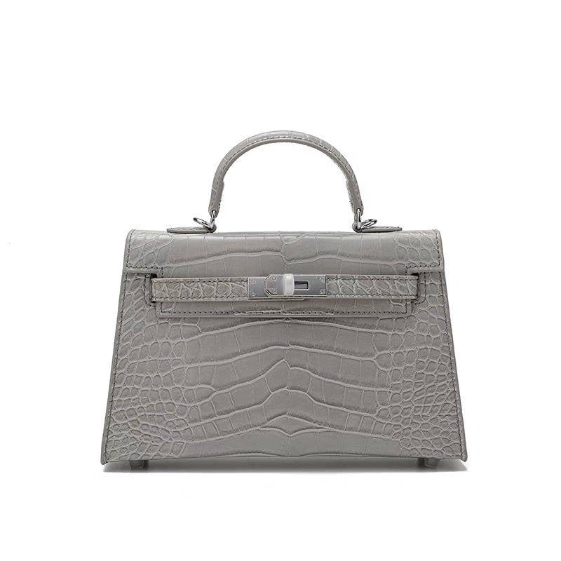 Hermes
KL-22 with box 
95 dhs🪙💕

KL-25 with box
 115 dhs🪙💕 

Zain136
♥️♥️♥️