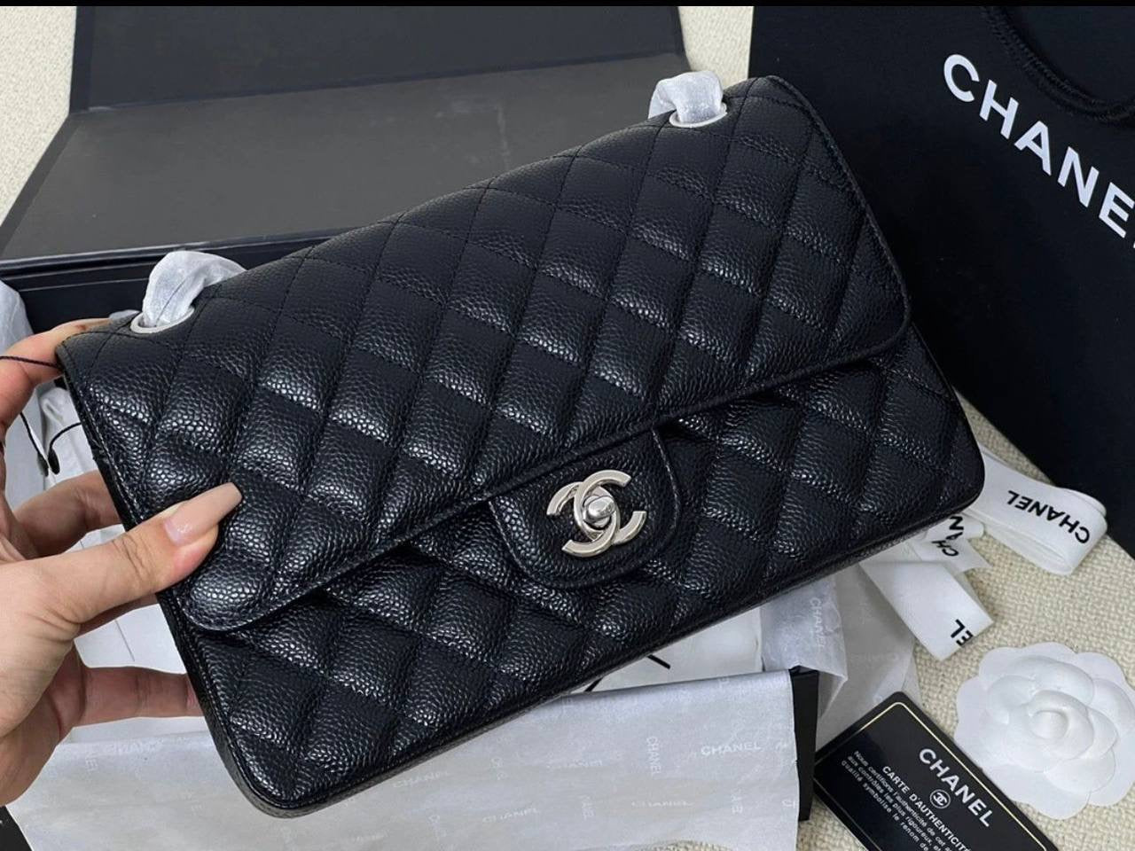 CHANEL

 COPY ONE 

NEW CAME WITH DOUBLE BOX 
🎁🎁🎁

250 dhs🪙💕
leather 

Zain39
♥️♥️♥️