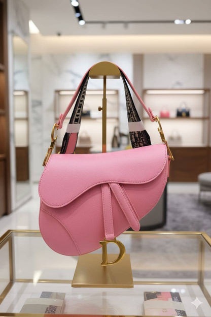 Dior
Good quality 
with box 
🎁🎁🎁

120 dhs🇦🇪

Zain186
♥️♥️♥️