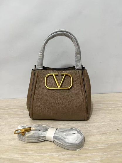 Valentino
90 dhs🪙💕
High quality
21Cm

Zain26
♥️♥️♥️