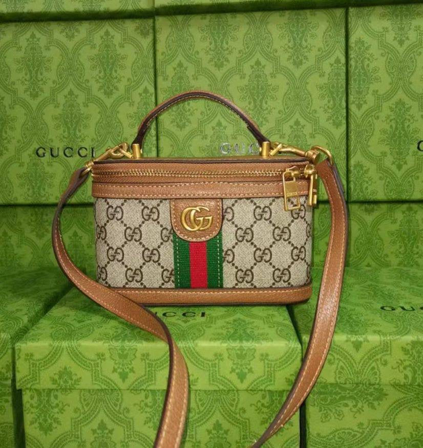 GUCCI 

NEW CAME GOOD QUALITY 
WITH BOX 
🎁🎁🎁

95 dhs🇦🇪

Zain39
♥️♥️♥️