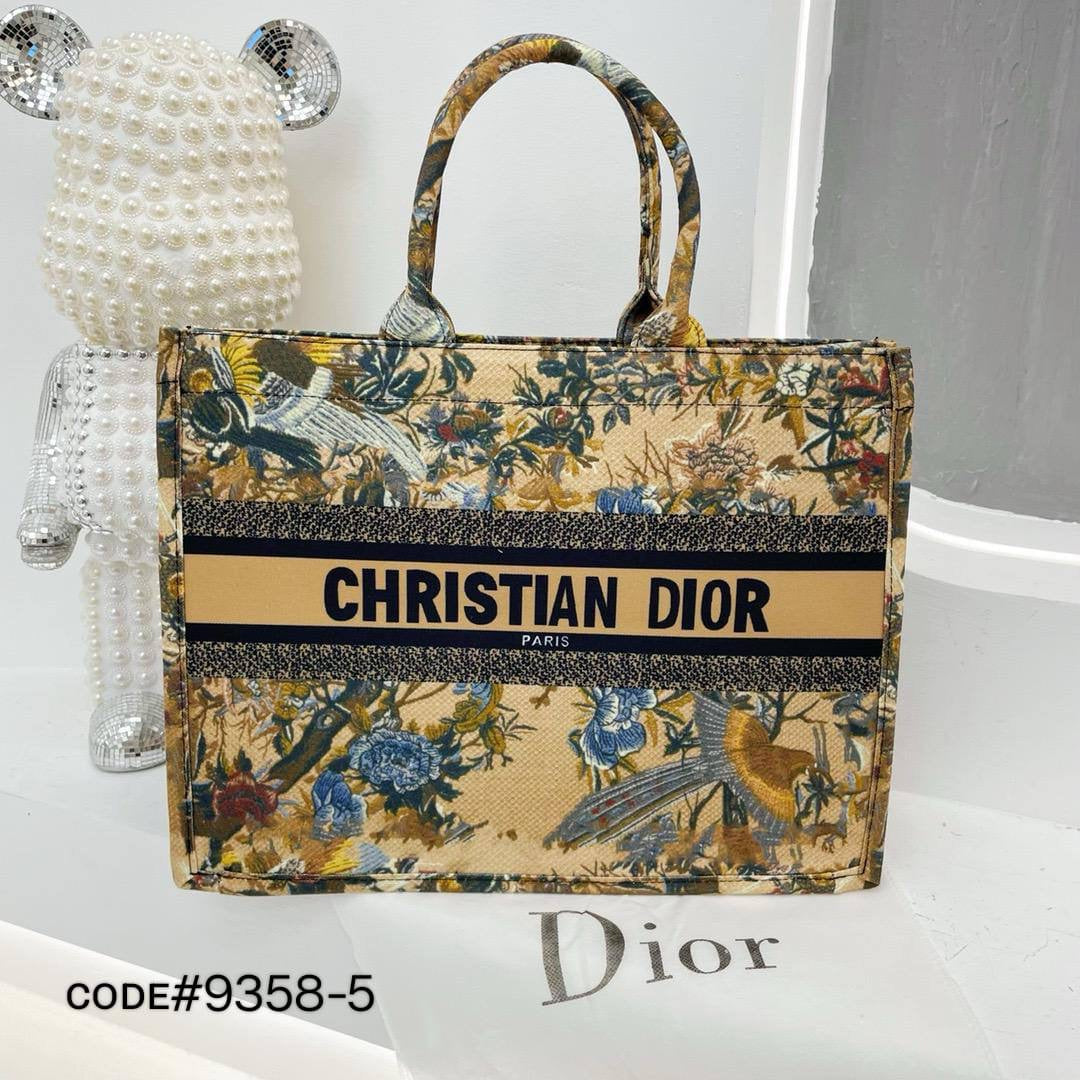Dior
ʜᴀɴᴅᴄᴀʀʀʏ ʙᴏᴏᴋᴛᴏᴛᴇ
  •ᴢɪᴘᴘᴇʀ ᴛʏᴘᴇ
  •ᴄᴀɴᴠᴀss ᴍᴀᴛᴇʀɪᴀʟ
sɪᴢᴇ : 41 cm

70 dhs🇦🇪

Zain31
♥️♥️♥️