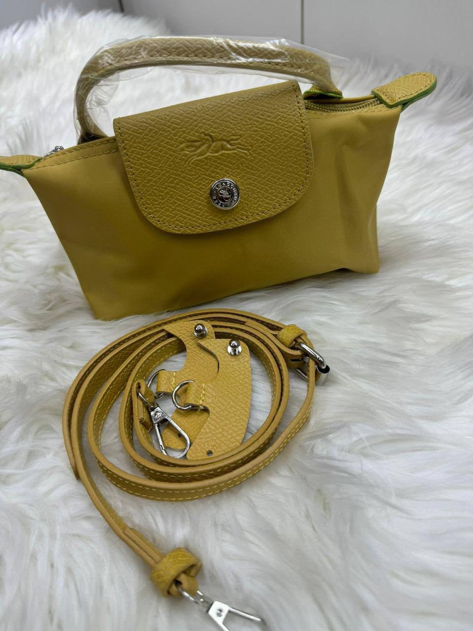 LongChamp Mini

High  Quality 

Size：19  * 11 cm
50 dhs🪙

Zain115
♥️♥️♥️